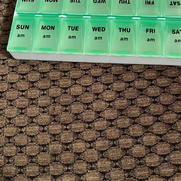 7- Day pill organizer - Picture 4 of 5
